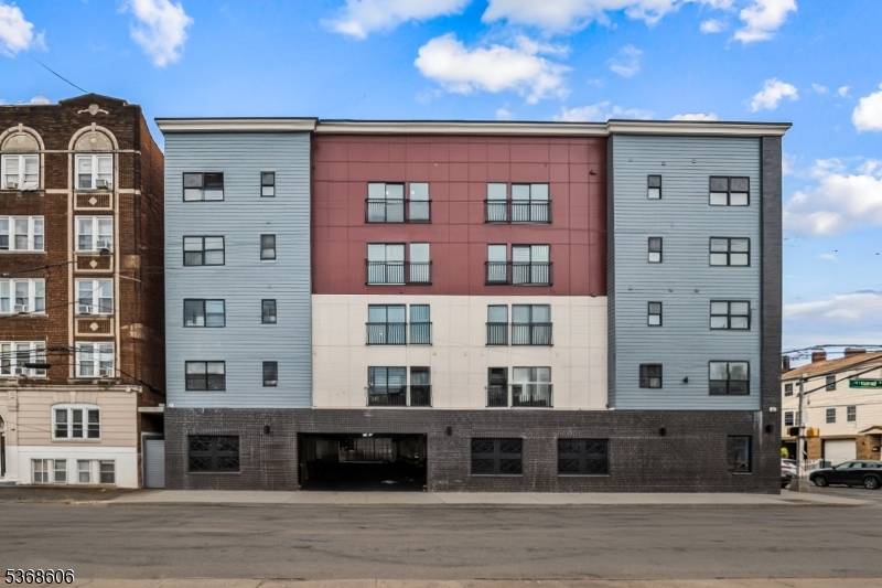 Paterson City, NJ 07501,180 Carroll St