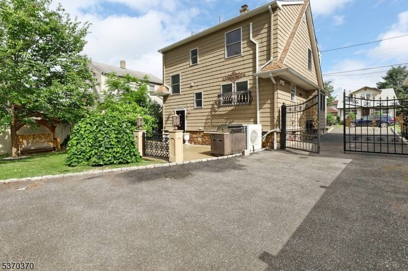 Hawthorne Boro, NJ 07506,406 Dixie Ave