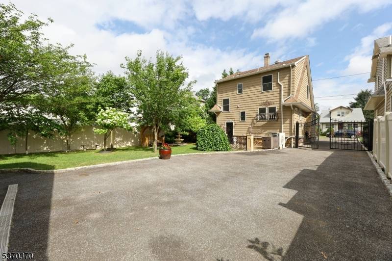 Hawthorne Boro, NJ 07506,406 Dixie Ave