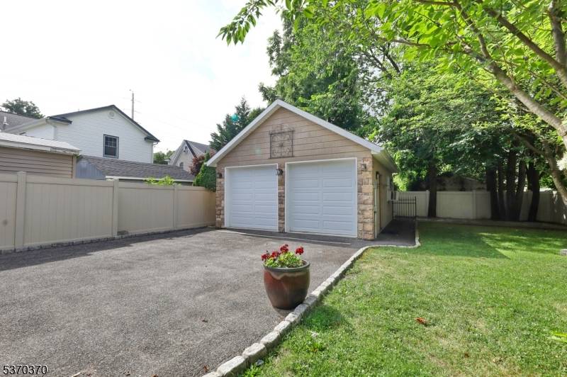 Hawthorne Boro, NJ 07506,406 Dixie Ave