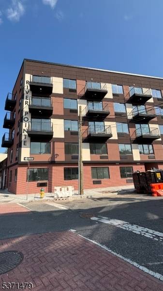 Newark City, NJ 07105,486 Market St