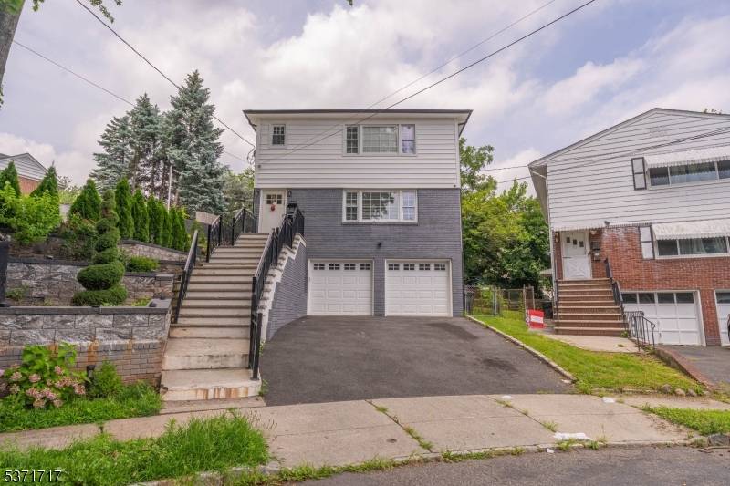 Maplewood Twp., NJ 07040,25 Evelyn Ct