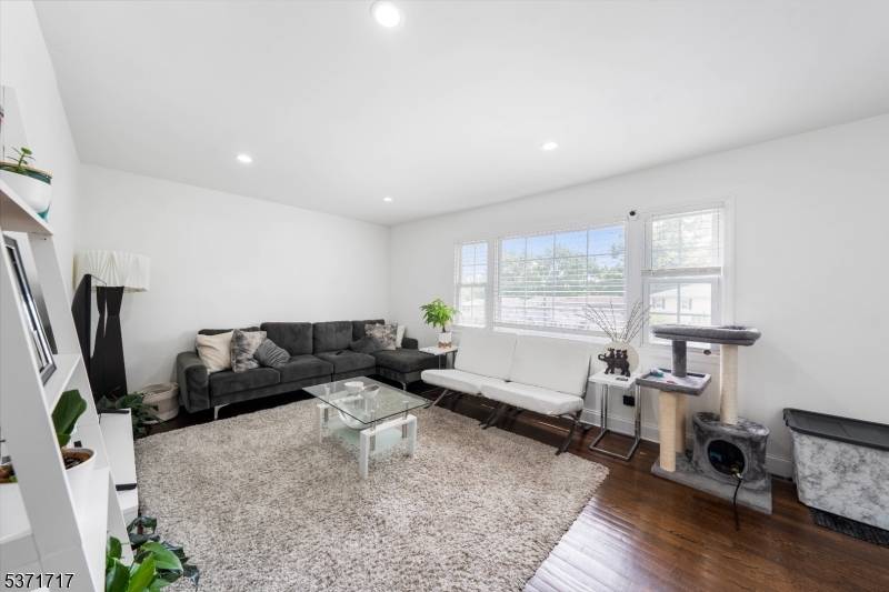 Maplewood Twp., NJ 07040,25 Evelyn Ct