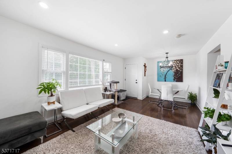 Maplewood Twp., NJ 07040,25 Evelyn Ct