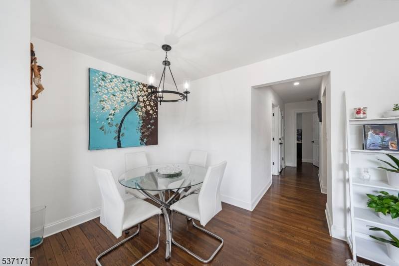 Maplewood Twp., NJ 07040,25 Evelyn Ct