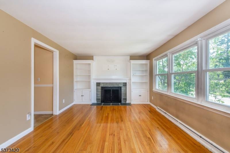 Newton Town, NJ 07860,37 Park Ave