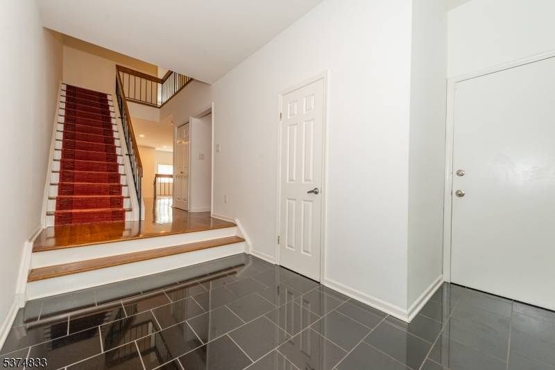 Madison Boro, NJ 07940,3 Avery Ct