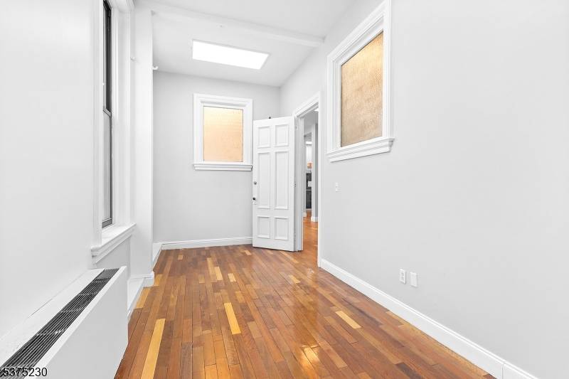 Dover Town, NJ 07801,16 W Black Well St6S War