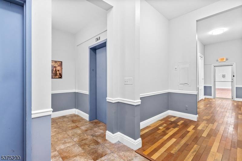 Dover Town, NJ 07801,16 W Black Well St6S War