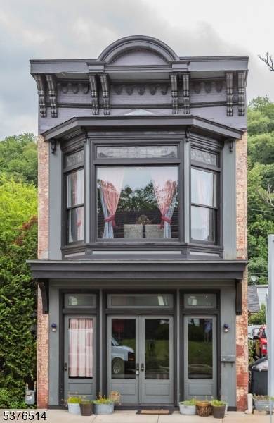 Lambertville City, NJ 08530,12 N Main St