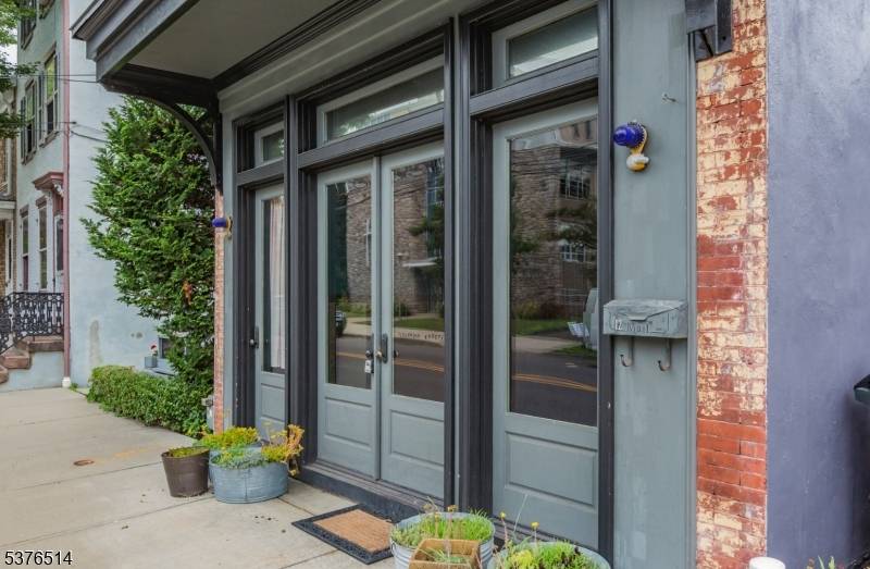 Lambertville City, NJ 08530,12 N Main St