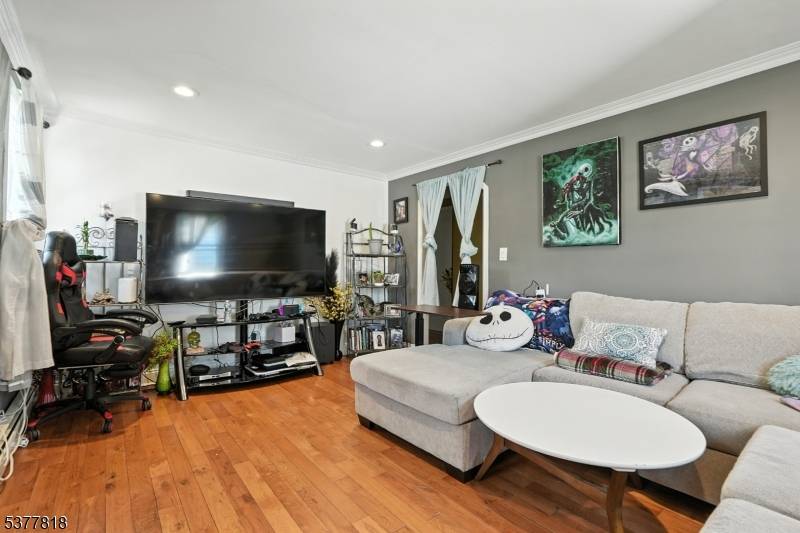 Linden City, NJ 07036,211 Bradford Ave