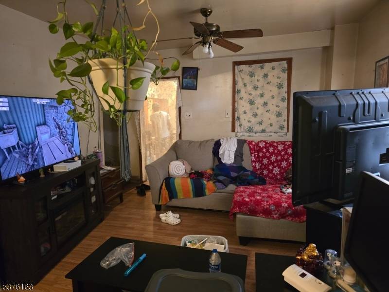 Phillipsburg Town, NJ 08865,21 Railroad Ave