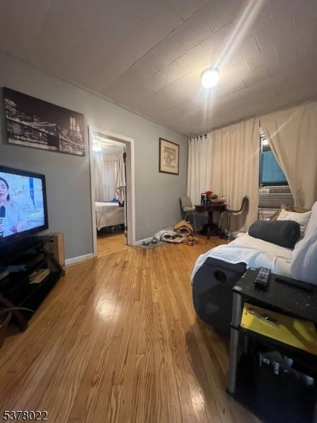 Newark City, NJ 07105,267 New York Ave