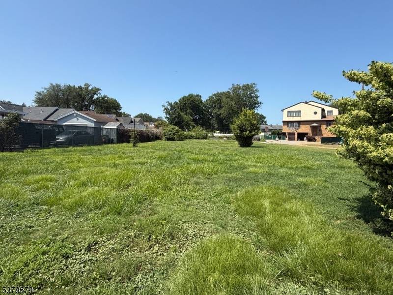 Little Ferry Boro, NJ 07643,26 Christina St