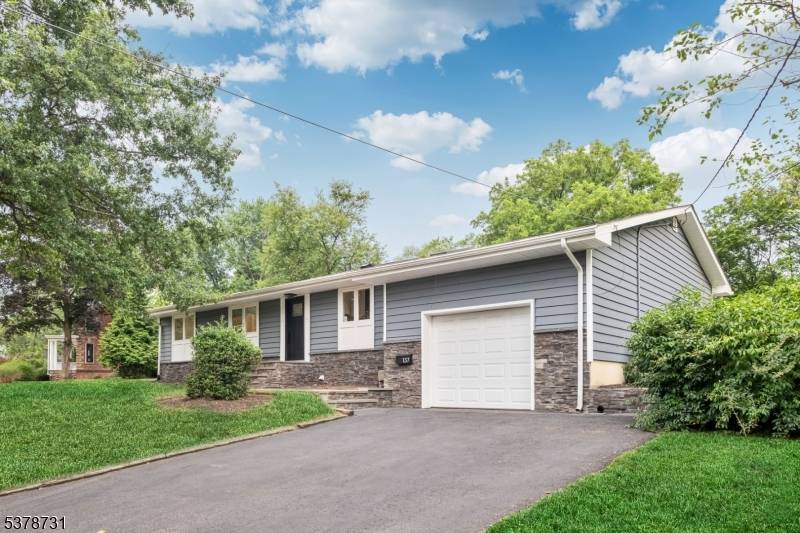 Wyckoff Twp., NJ 07481,137 Elmwood Pl