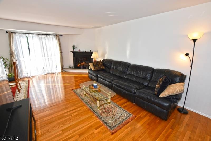 Roxbury Twp., NJ 07876,26 Woods Edge Dr