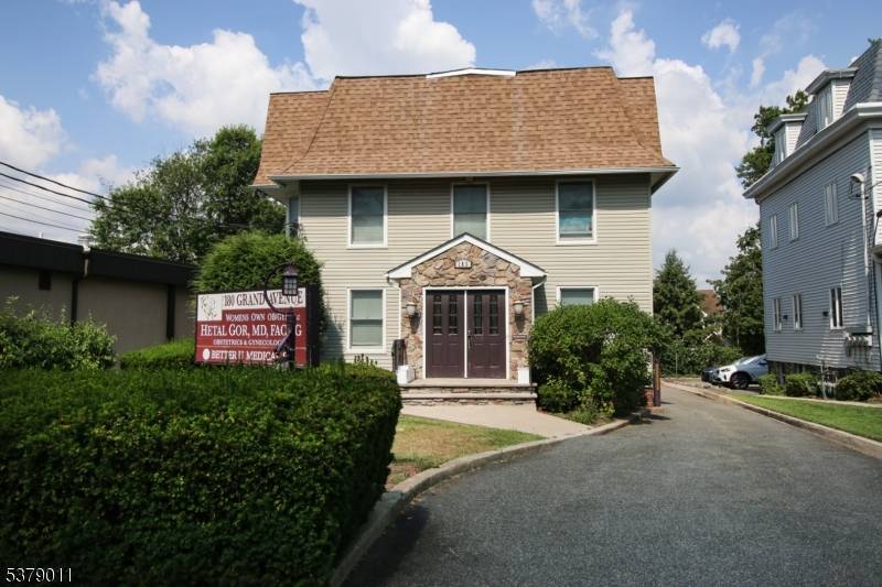 Englewood City, NJ 07631,180 Grand Ave