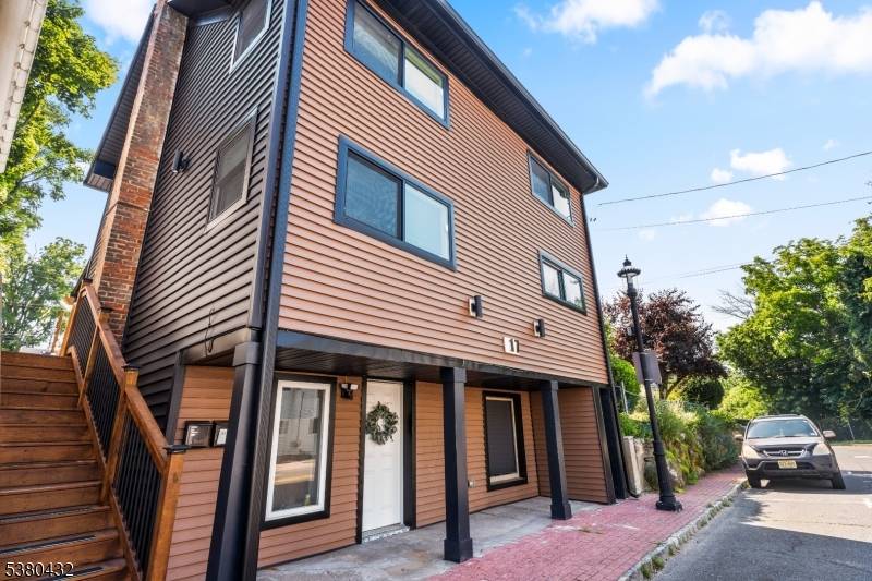 Hamburg Boro, NJ 07419,17 Main St