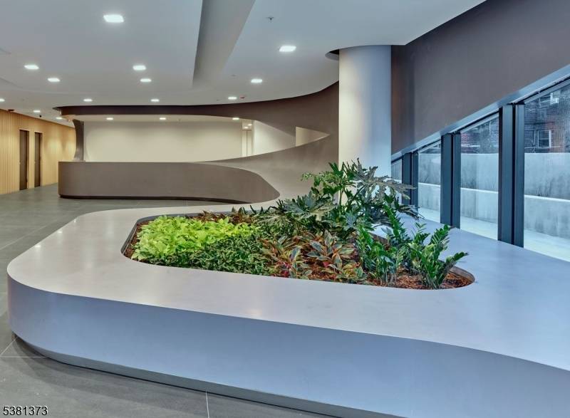 East Orange City, NJ 07018,258 S Harrison St #405