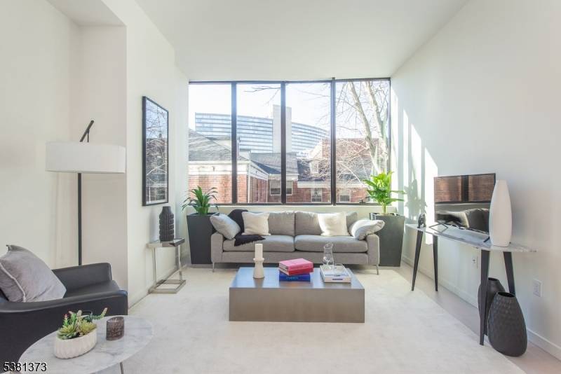 East Orange City, NJ 07018,258 S Harrison St #405