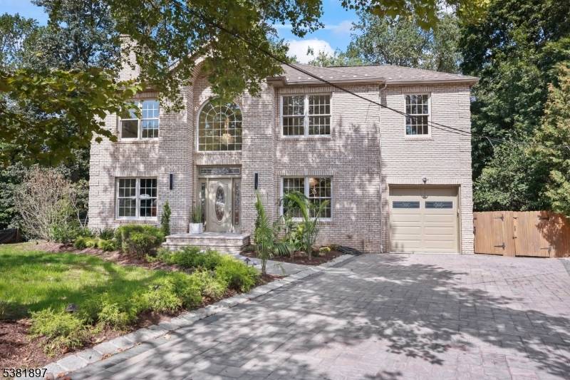 Livingston Twp., NJ 07039,10 Elmwood Ct