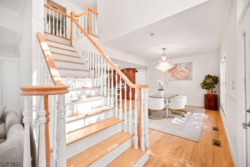 Livingston Twp., NJ 07039,10 Elmwood Ct