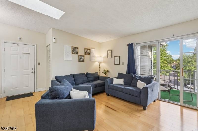 Franklin Twp., NJ 08823,89 Lindsey Ct #4021