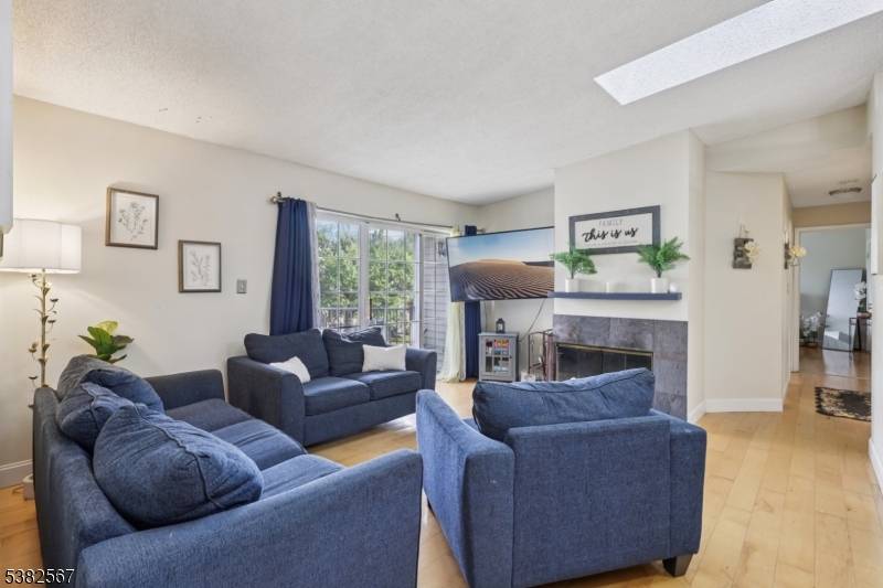 Franklin Twp., NJ 08823,89 Lindsey Ct #4021