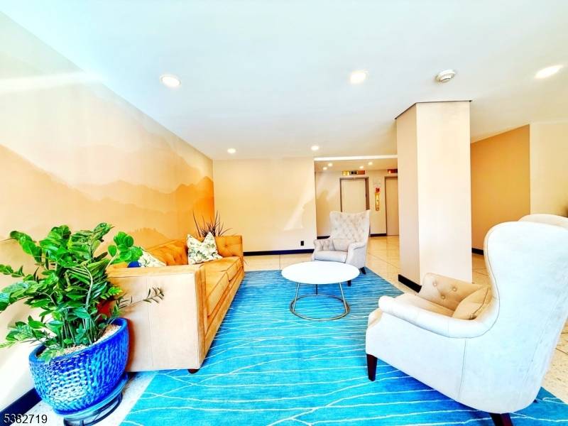 West New York Town, NJ 07093,6600 Blvd East #22B