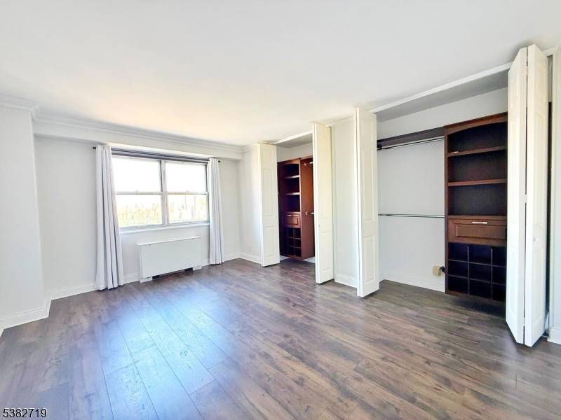 West New York Town, NJ 07093,6600 Blvd East #22B