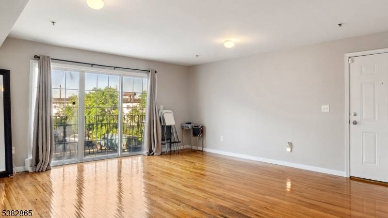 Newark City, NJ 07104,14 Seabury Ct