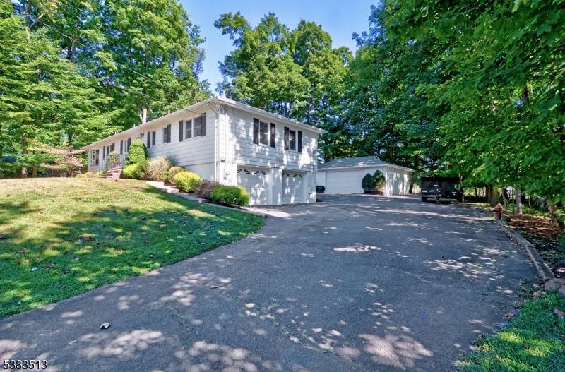 East Hanover Twp., NJ 07936,32 Ridge Dr