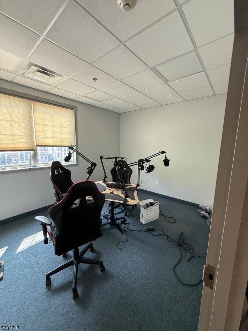 Elizabeth City, NJ 07202,80 W Grand