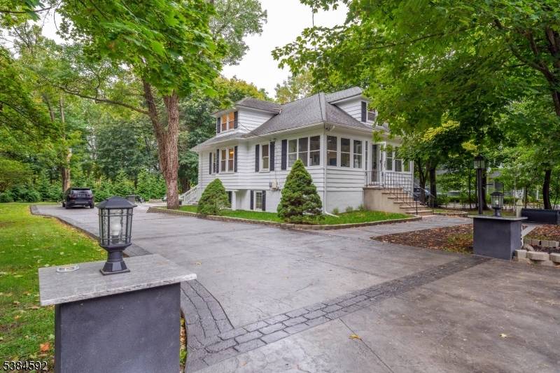 Ridgewood Village, NJ 07450,520 W Saddle River Rd