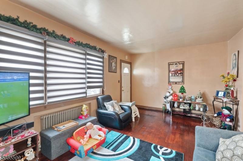 Clifton City, NJ 07011,116 E Clifton Ave