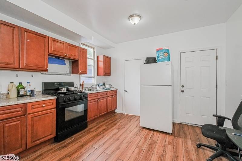 Newark City, NJ 07106,16 Alexander St