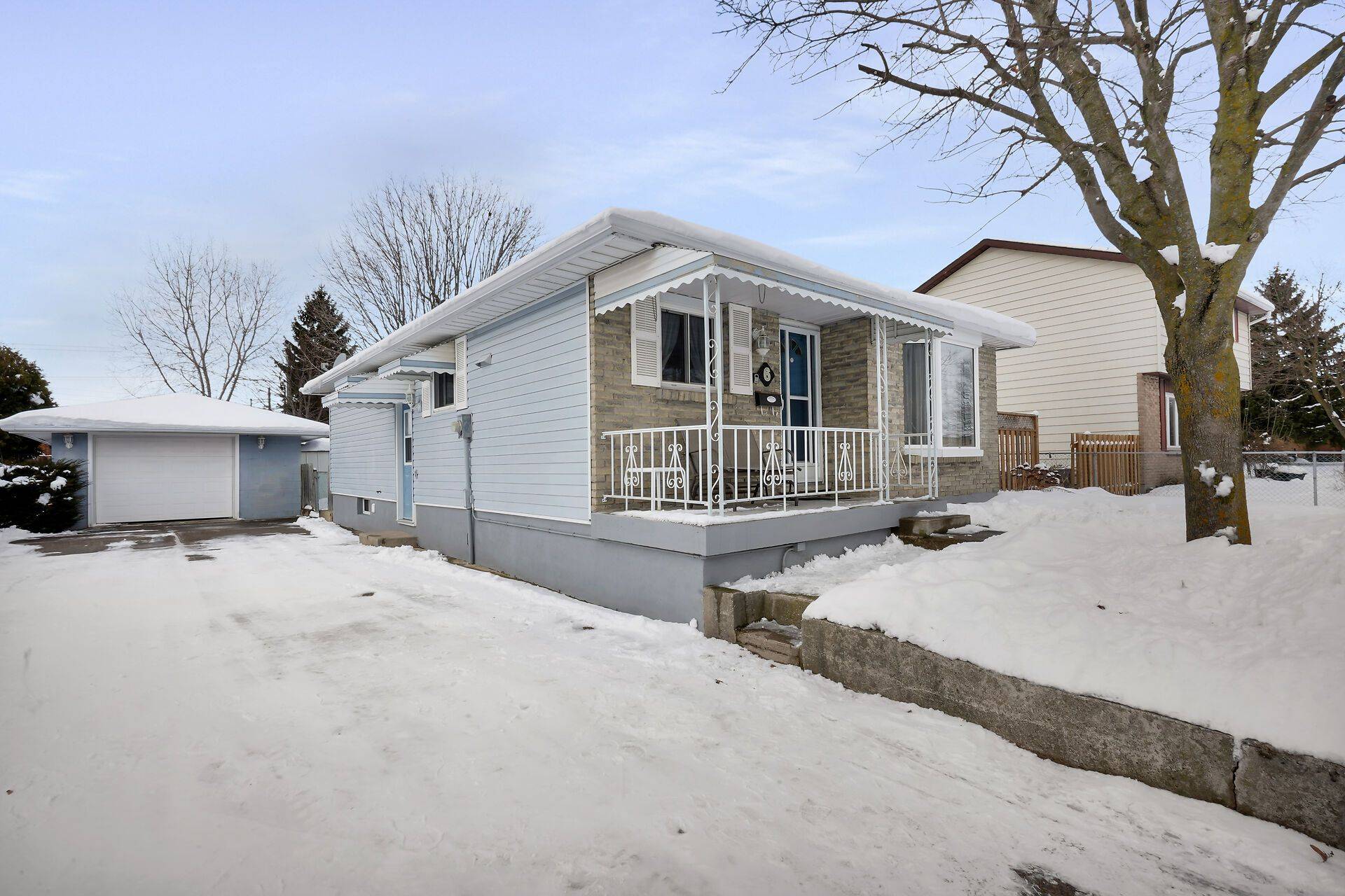 London East, ON N5W 5M5,6 Court LN