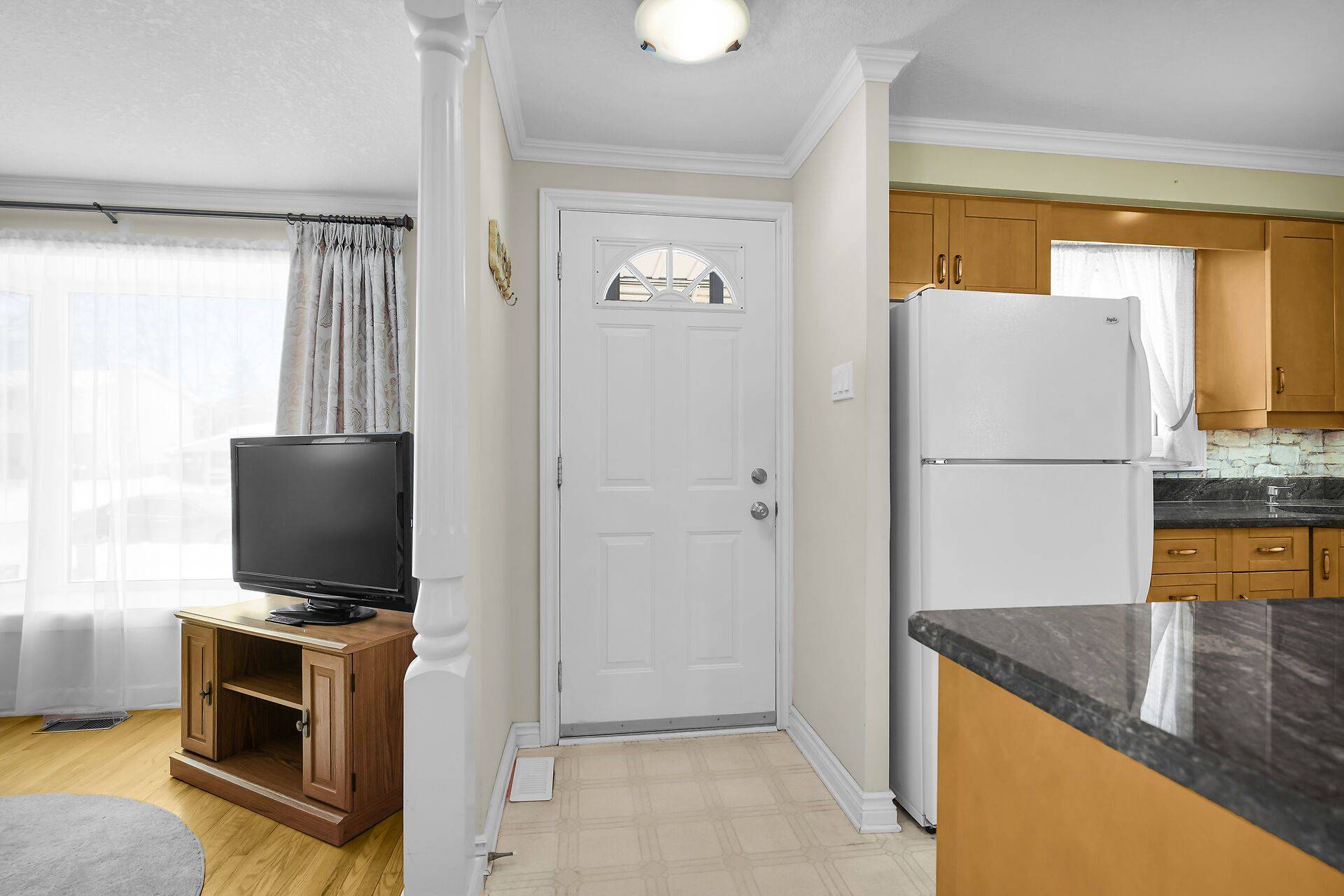 London East, ON N5W 5M5,6 Court LN