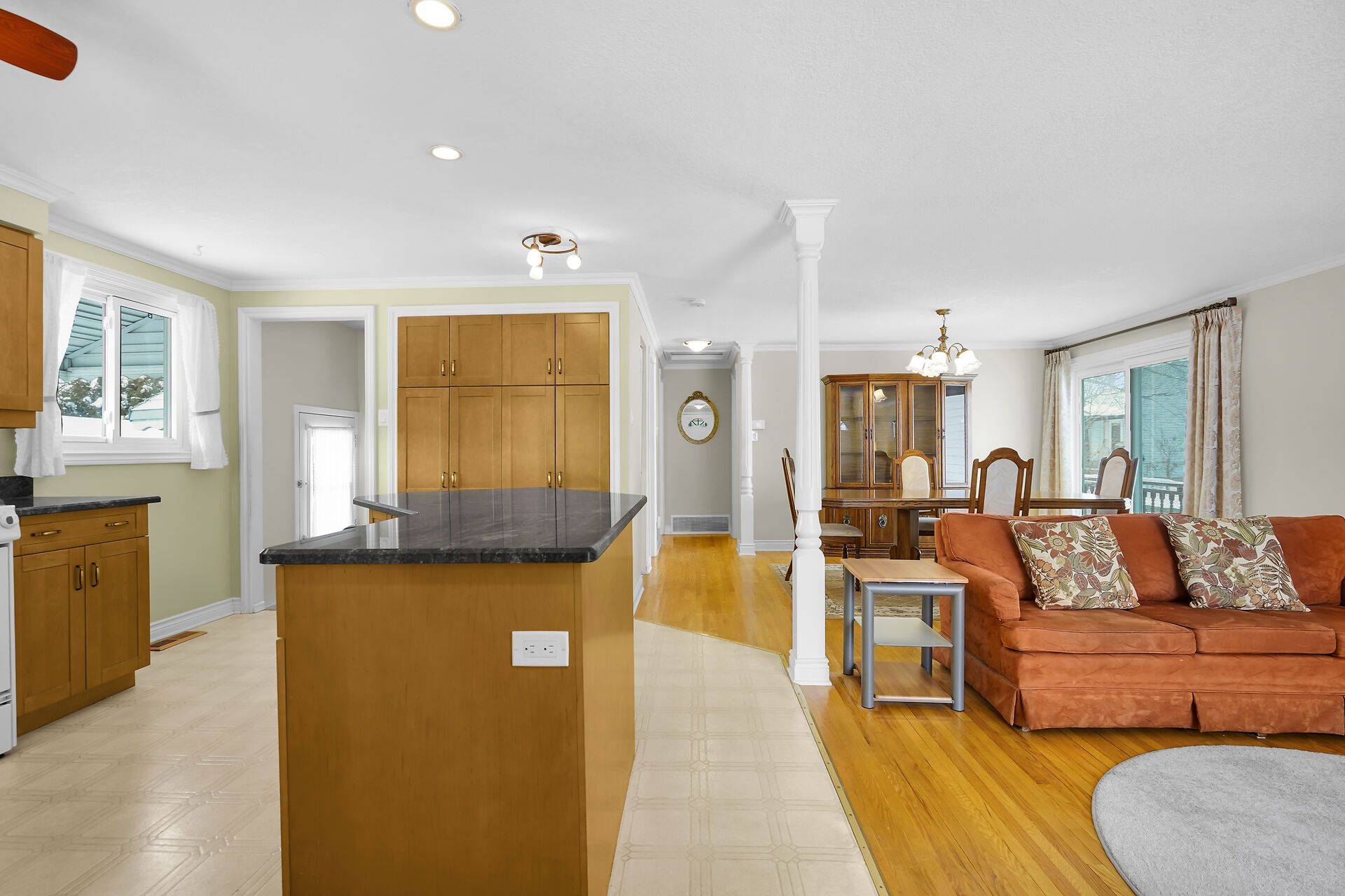 London East, ON N5W 5M5,6 Court LN