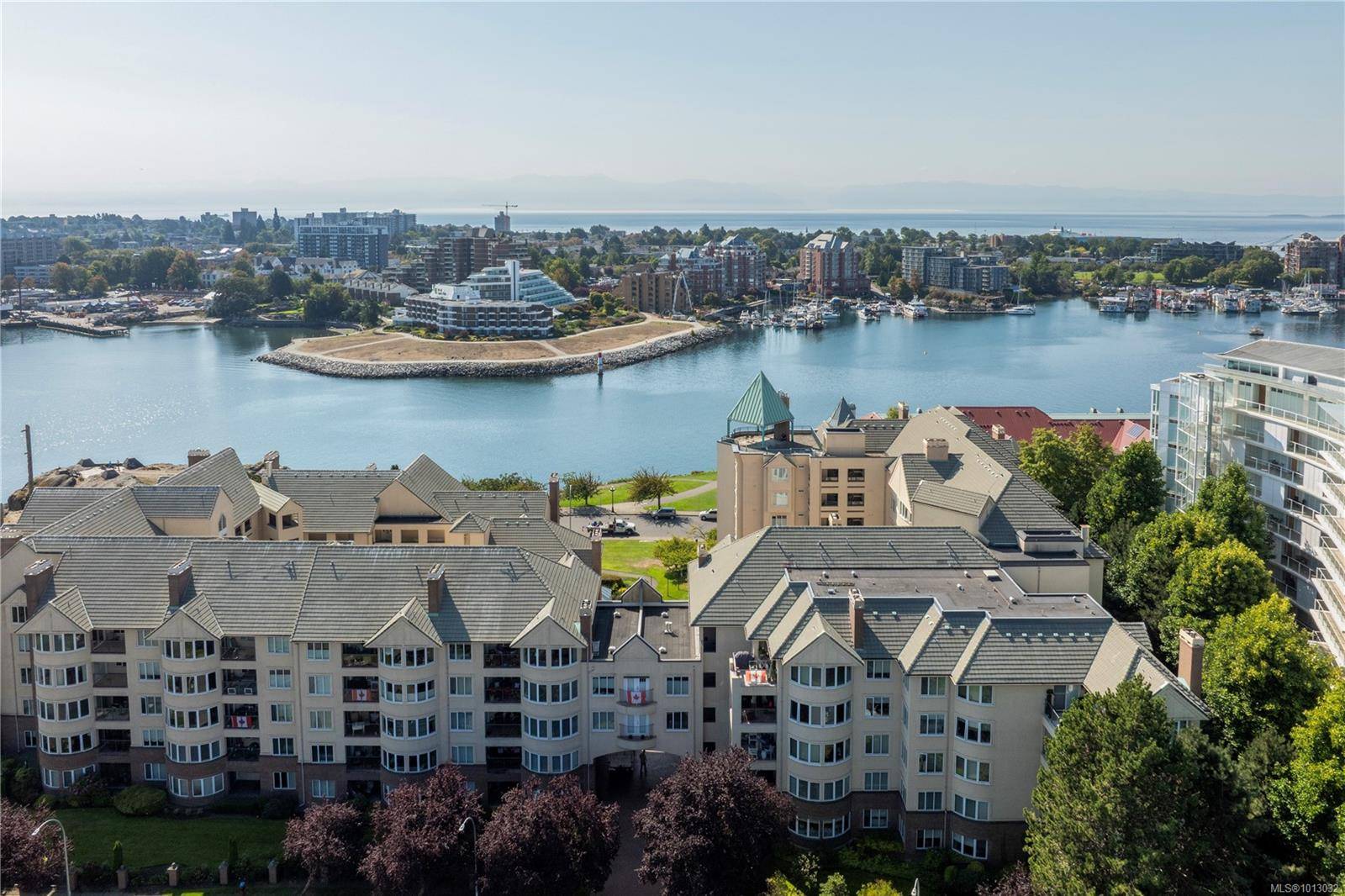 Victoria, BC V9A 7J4,50 Songhees Rd #403