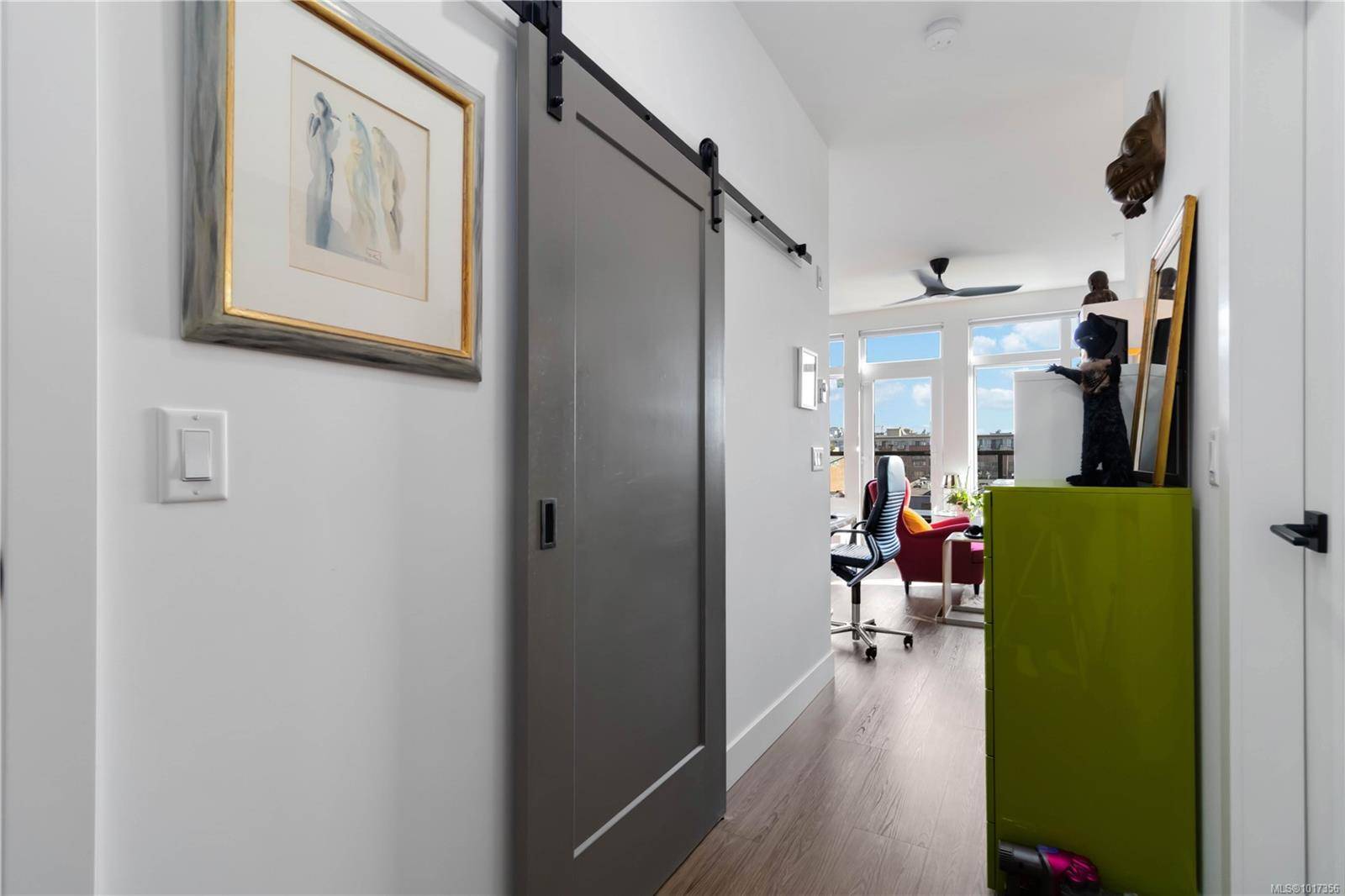 Victoria, BC V8T 0C8,515 Chatham St #522