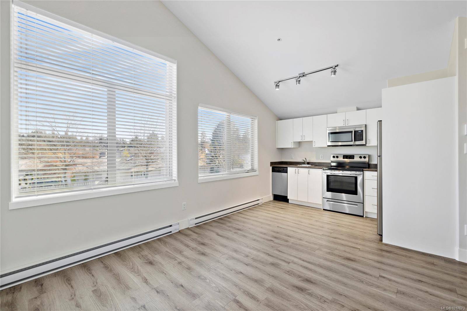 Nanaimo, BC V9T 6M8,4535 Uplands Dr #206