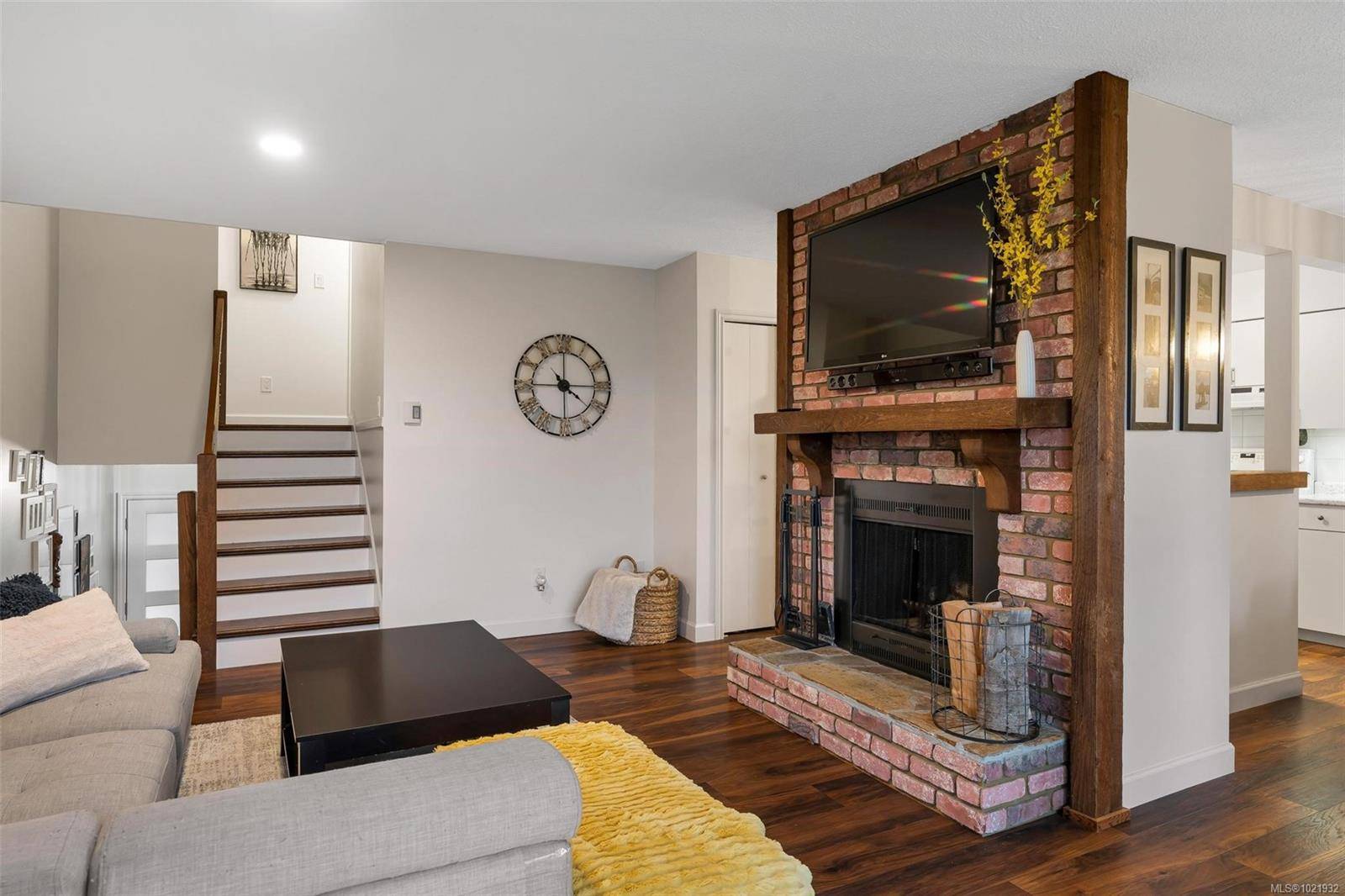 Esquimalt, BC V9A 2P1,897 Admirals Rd #17