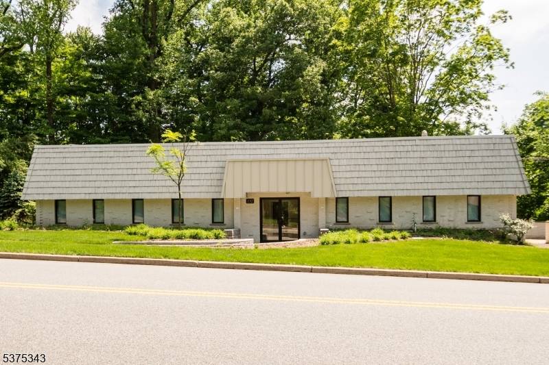 North Caldwell Boro, NJ 07006,132 W Greenbrook Rd