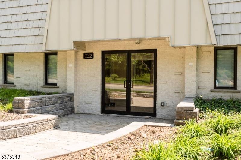 North Caldwell Boro, NJ 07006,132 W Greenbrook Rd