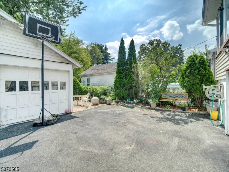 Springfield Twp., NJ 07081,73 S Maple Ave