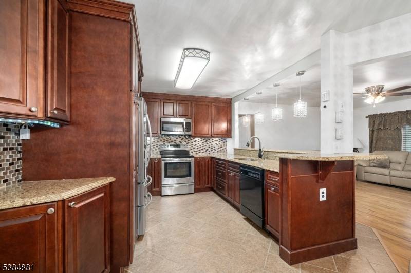 Dover Town, NJ 07801,1 Rockridge Ter