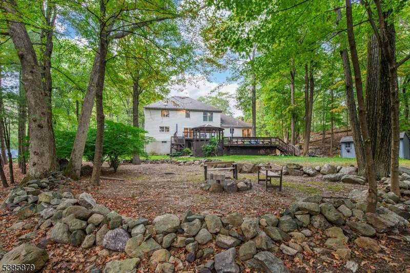 Kinnelon Boro, NJ 07405,8 Denise Dr