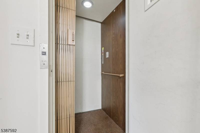 Teaneck Twp., NJ 07666,5 Millay Ct